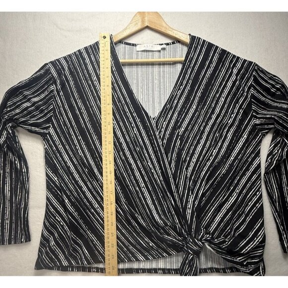 ASTR The Label Black and White Striped Tie Front Long Sleeve Top Blouse Size XL - Picture 8 of 9